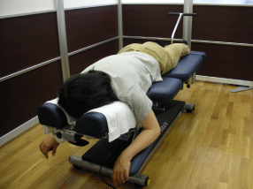 検査・治療にはカイロ専用の治療ベッドを使います。